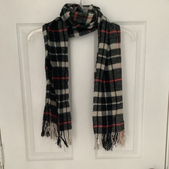 Unbranded Black/Red/Cream Plaid Scarf w/ Fringe PRE-OWNED - Picture 1 of 4